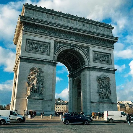 Champs Elysees Apartmán
